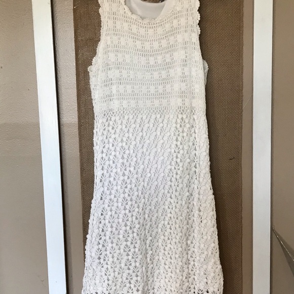 Dresses - Picture 4 of 6